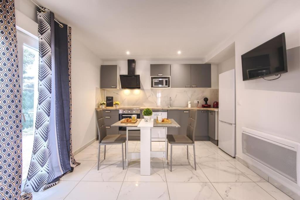 Appt P2 De 1 A 6 Pers A Rognac Apartamento Exterior foto