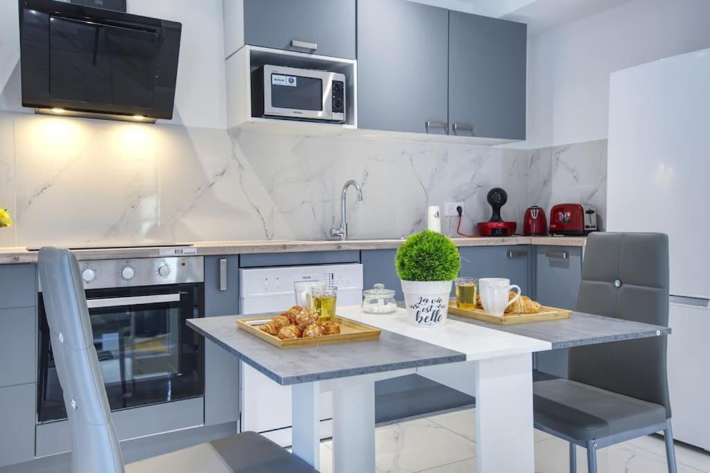 Appt P2 De 1 A 6 Pers A Rognac Apartamento Exterior foto