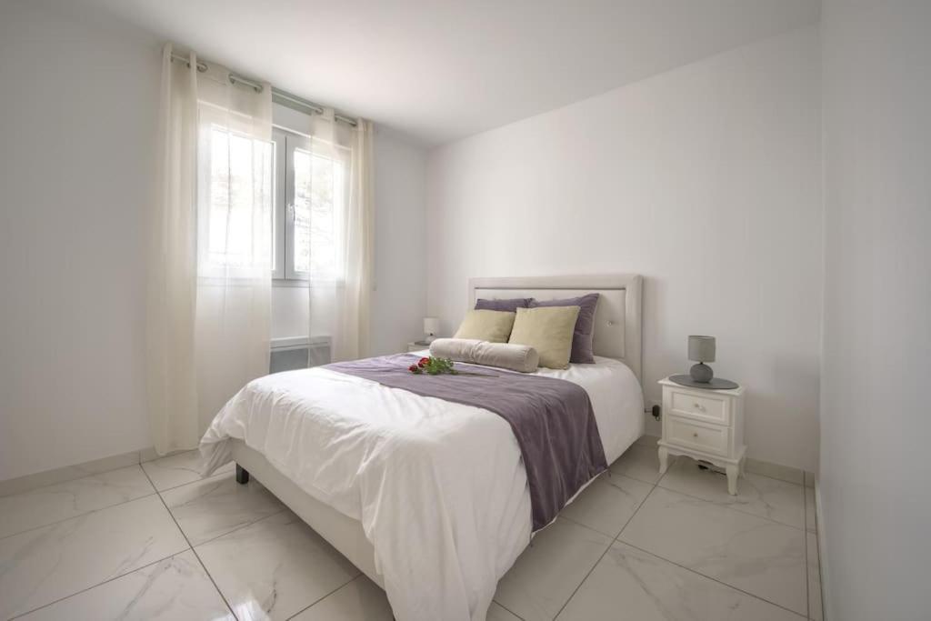 Appt P2 De 1 A 6 Pers A Rognac Apartamento Exterior foto